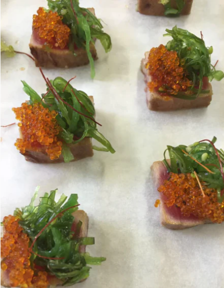 Tataki de thon, wakamé, tobiko (prix unitaire)